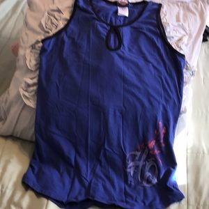 Sleeveless T-shirt